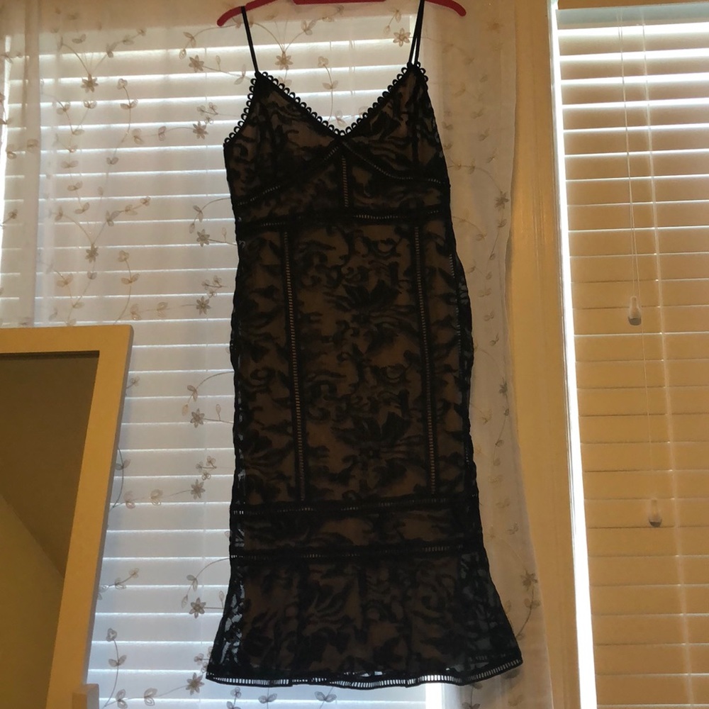 NWT LULUS black and nude lace dress